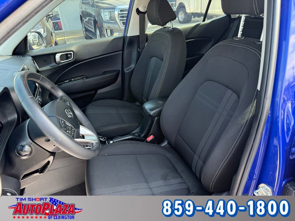 Used 2024 Hyundai Venue SEL FWD image 3