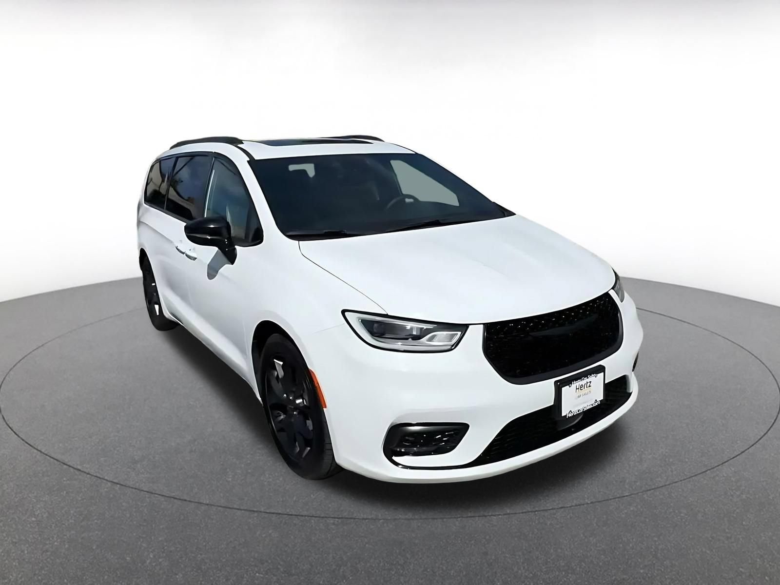 Used 2025 Chrysler Pacifica Limited FWD image 3