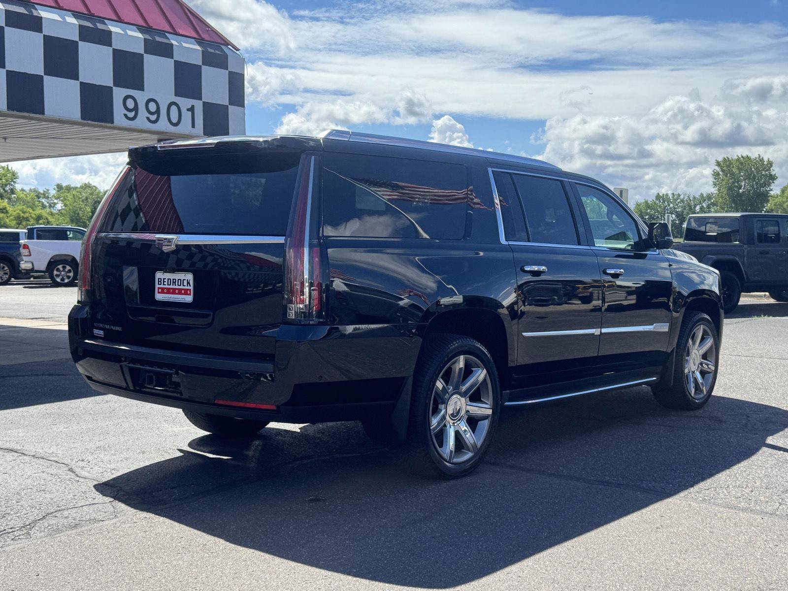 Used 2020 Cadillac Escalade ESV Luxury AWD/4WD image 7