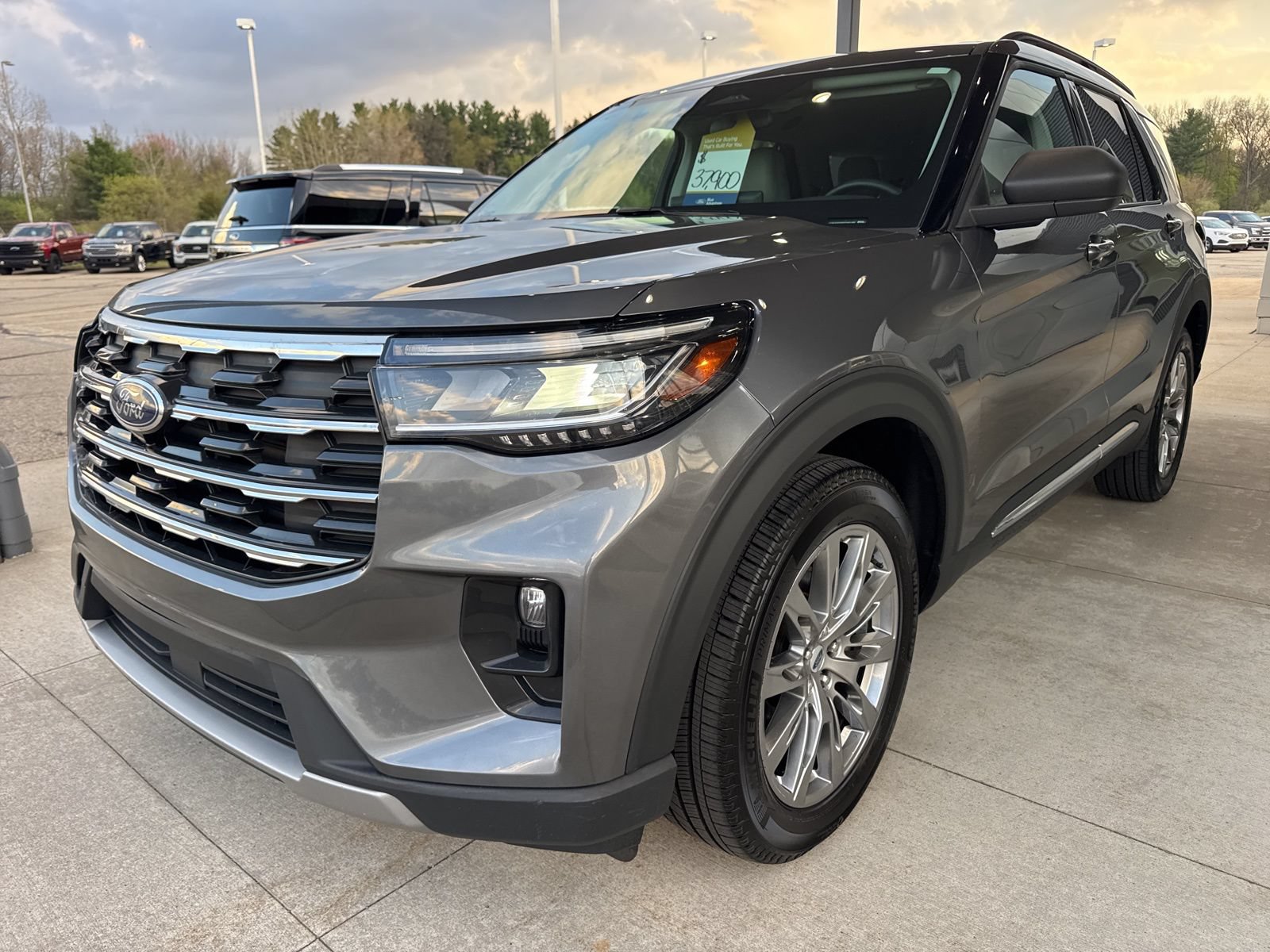 Certified 2025 Ford Explorer Active w/ Active Comfort Package AWD/4WD image 3