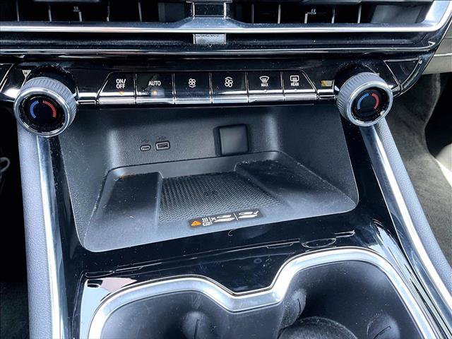 Used 2025 Chevrolet Traverse LT FWD image 24