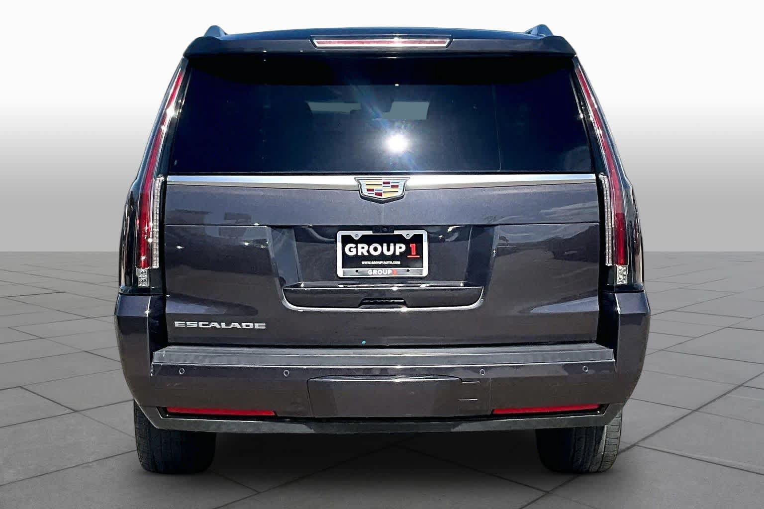 Used 2018 Cadillac Escalade ESV Luxury RWD image 5