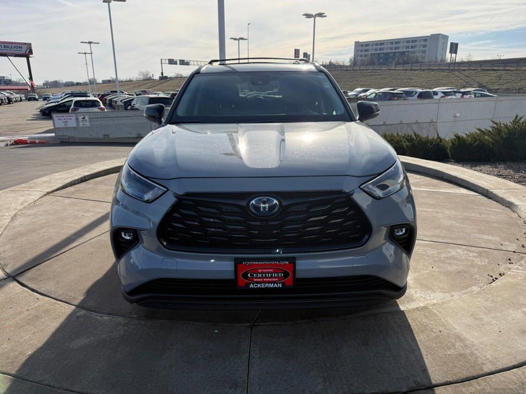 Used 2024 Toyota Highlander XLE image 12