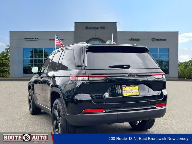 Used 2023 Jeep Grand Cherokee Altitude AWD/4WD image 4