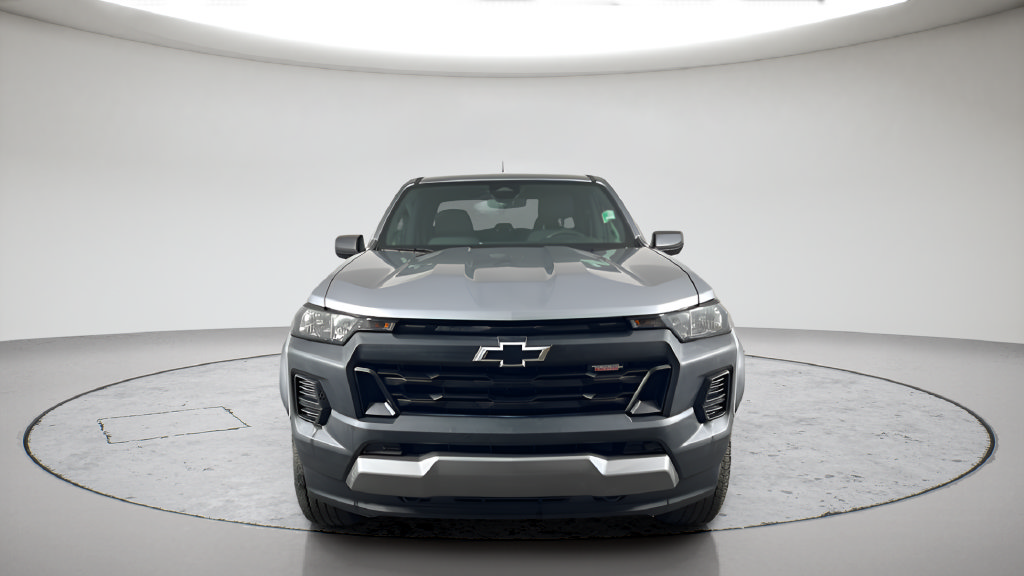 Used 2025 Chevrolet Colorado Trail Boss AWD/4WD image 3