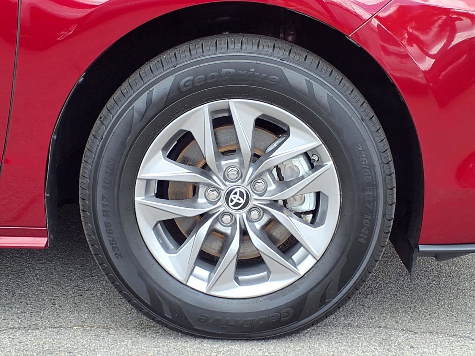 Certified 2025 Toyota Sienna LE FWD image 6