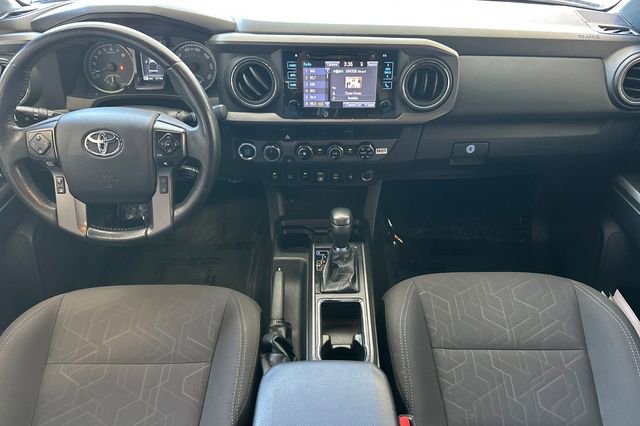 Used 2018 Toyota Tacoma TRD Off-Road w/ Technology Package AWD/4WD image 15