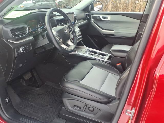 Certified 2022 Ford Explorer XLT w/ Equipment Group 202A image 17