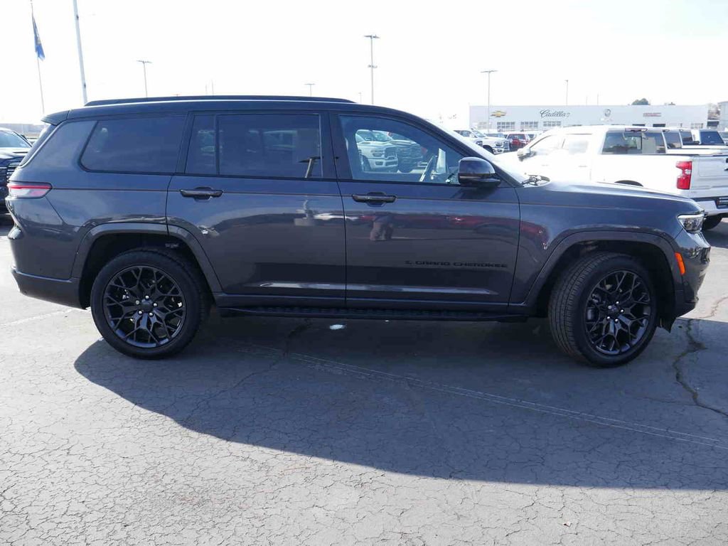 Used 2025 Jeep Grand Cherokee L Summit w/ Advanced Protech Group IV image 24