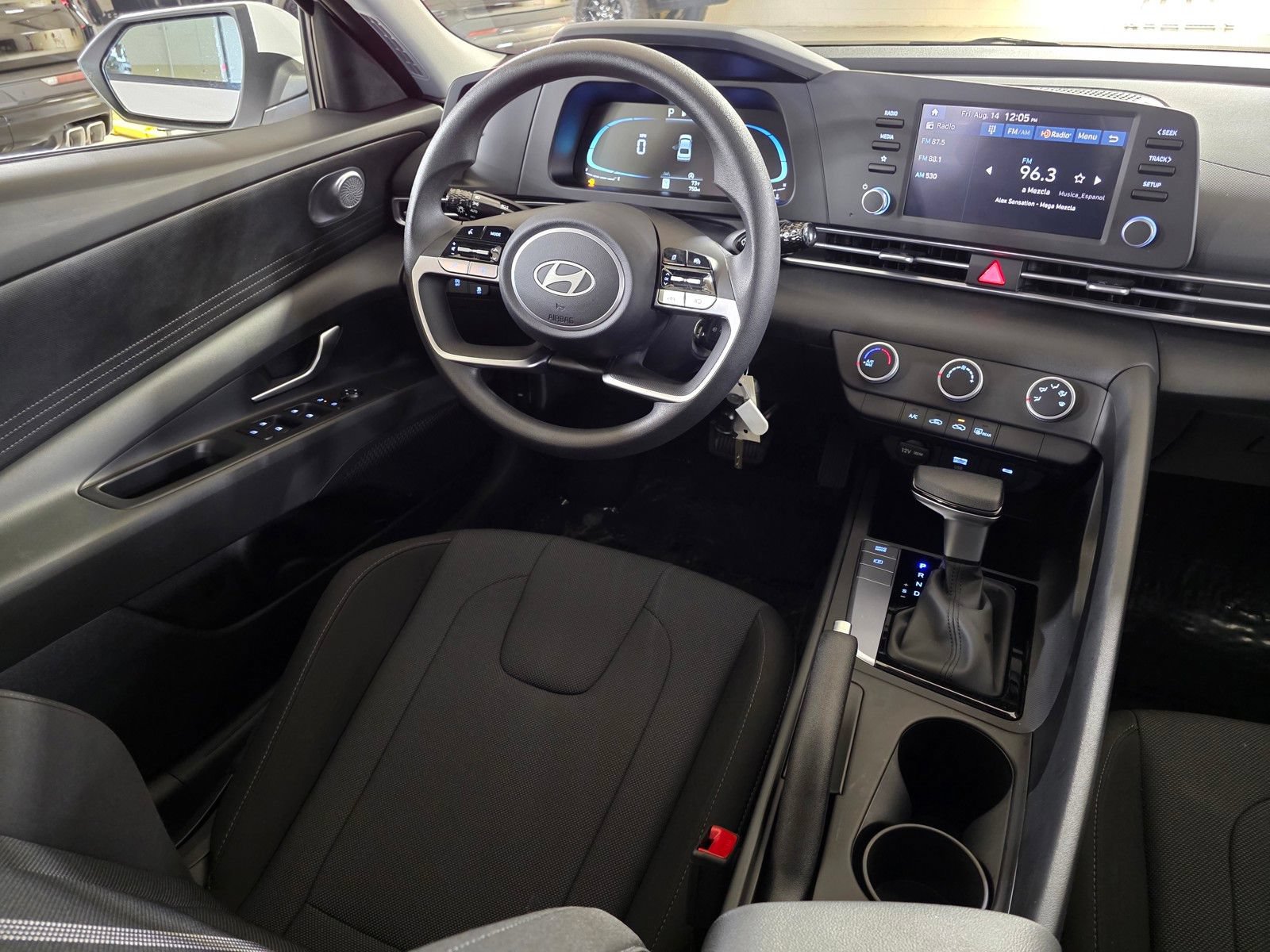 Used 2026 Hyundai Elantra SE FWD image 19