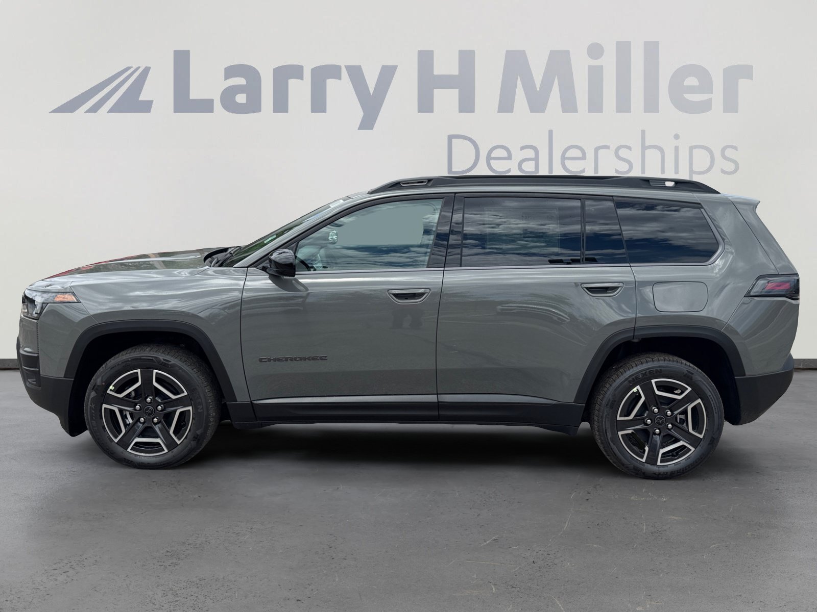 New 2026 Jeep Cherokee Laredo AWD/4WD image 2