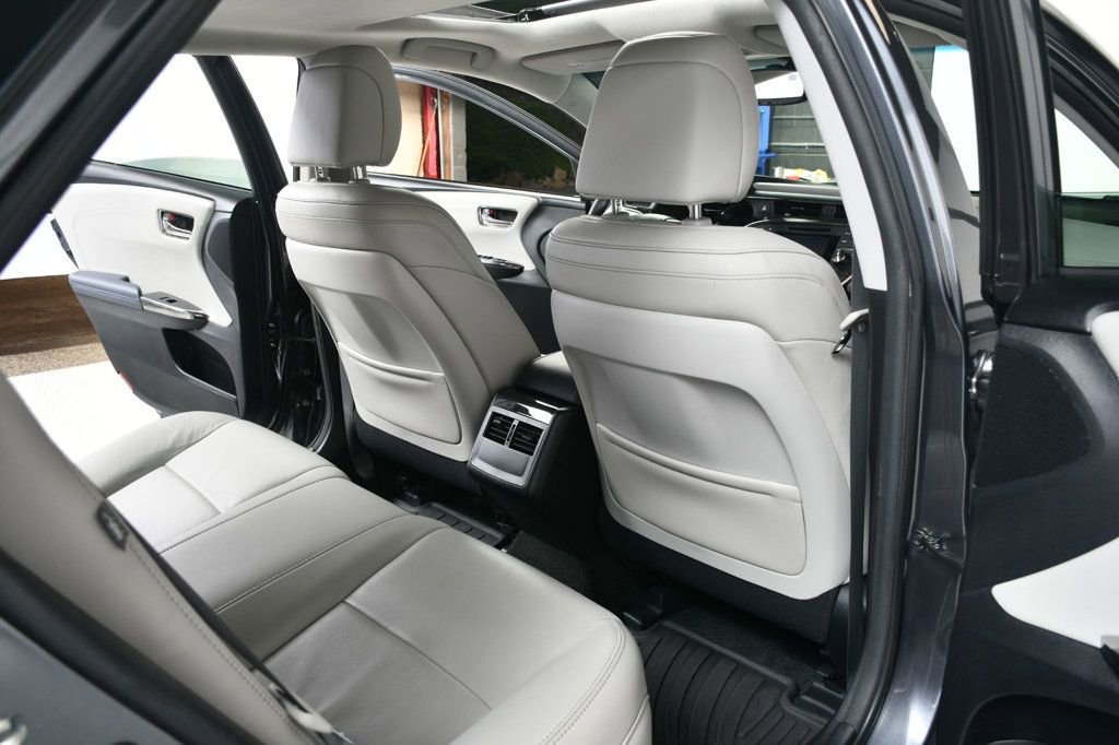 Used 2013 Toyota Avalon XLE Premium FWD image 38