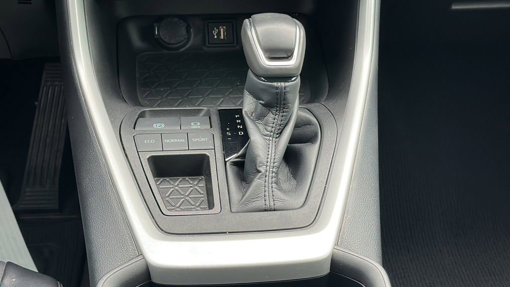 Used 2023 Toyota RAV4 XLE Premium image 17