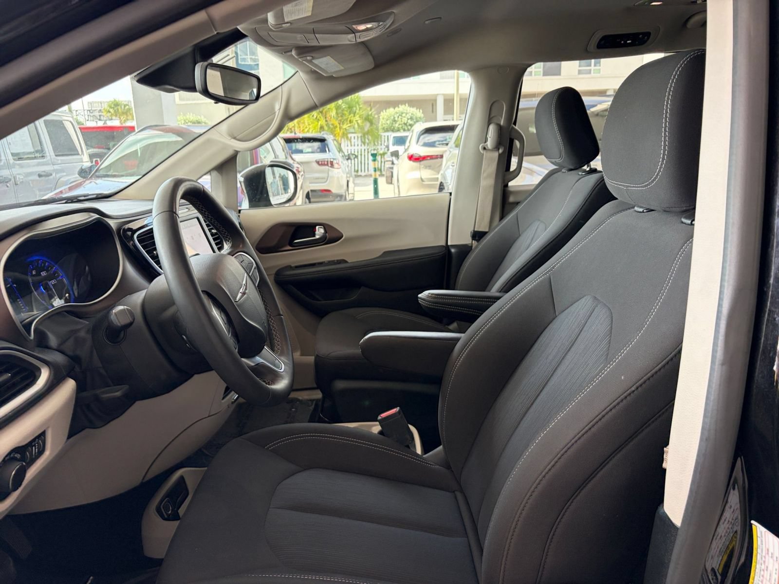 Used 2024 Chrysler Voyager LX FWD image 26