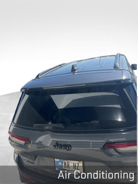 Used 2023 Jeep Grand Cherokee L Limited w/ Black Appearance Package image 13