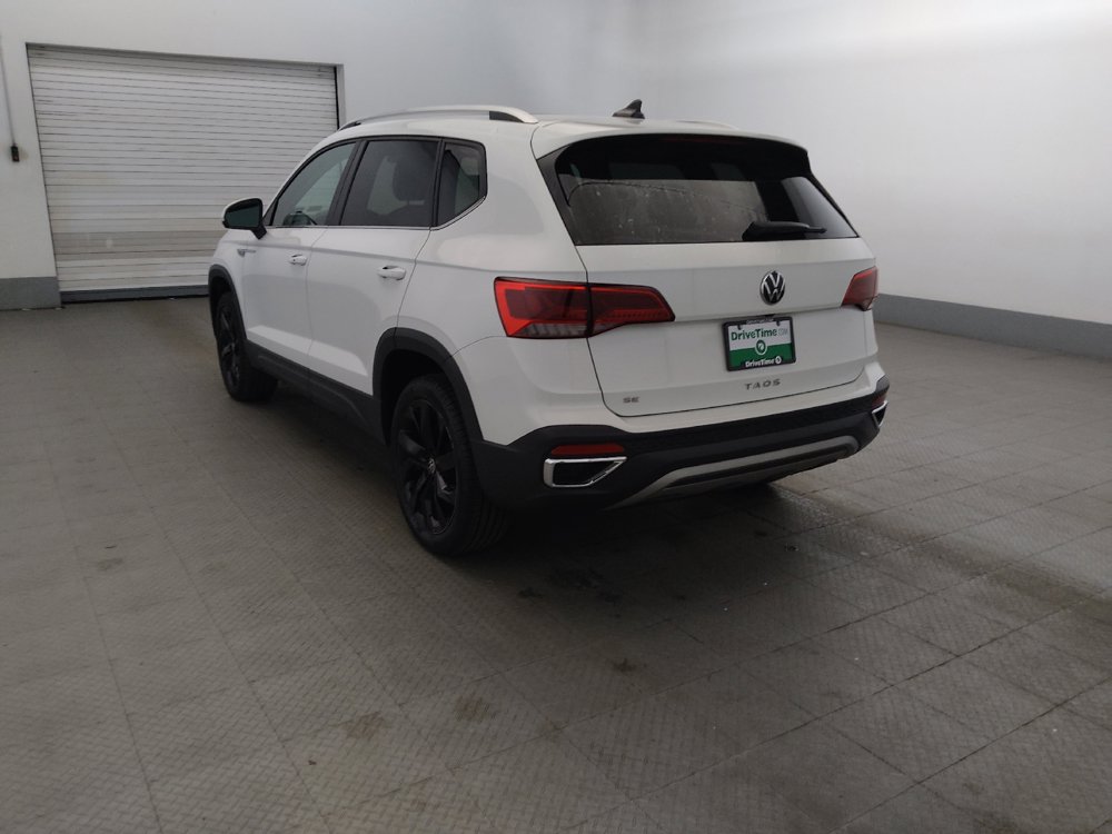 Used 2023 Volkswagen Taos SE w/ Panoramic Sunroof Package FWD image 5