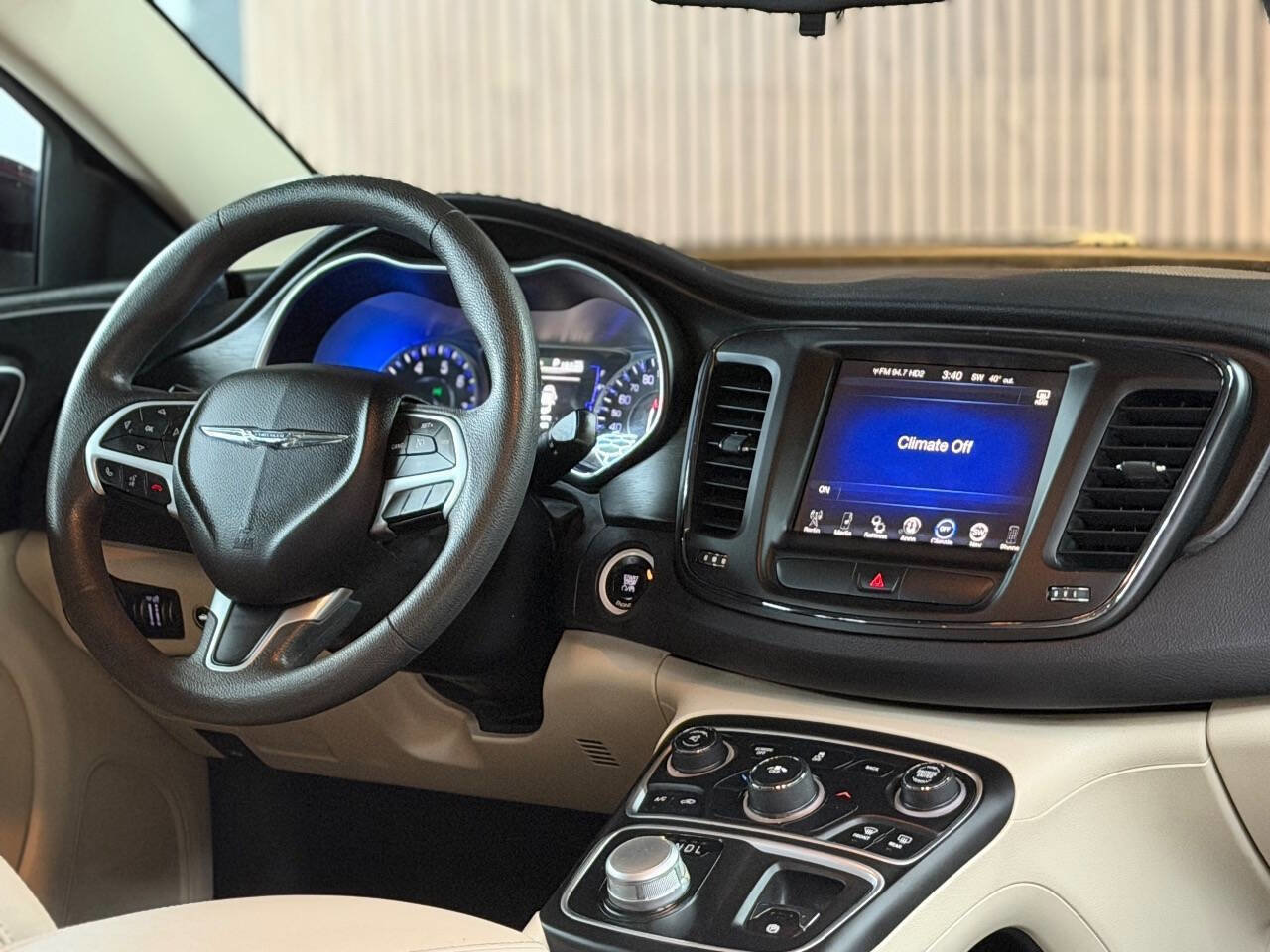 Used 2015 Chrysler 200 Limited image 10