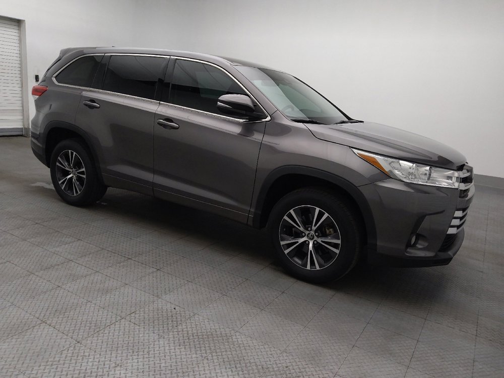 Used 2018 Toyota Highlander Plus FWD image 11