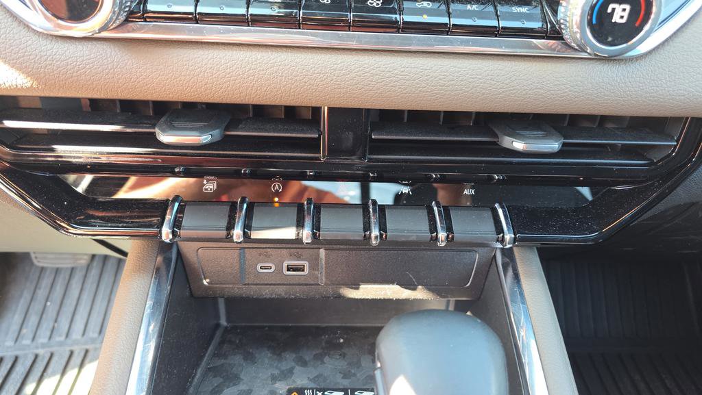 Used 2023 GMC Canyon Denali image 22