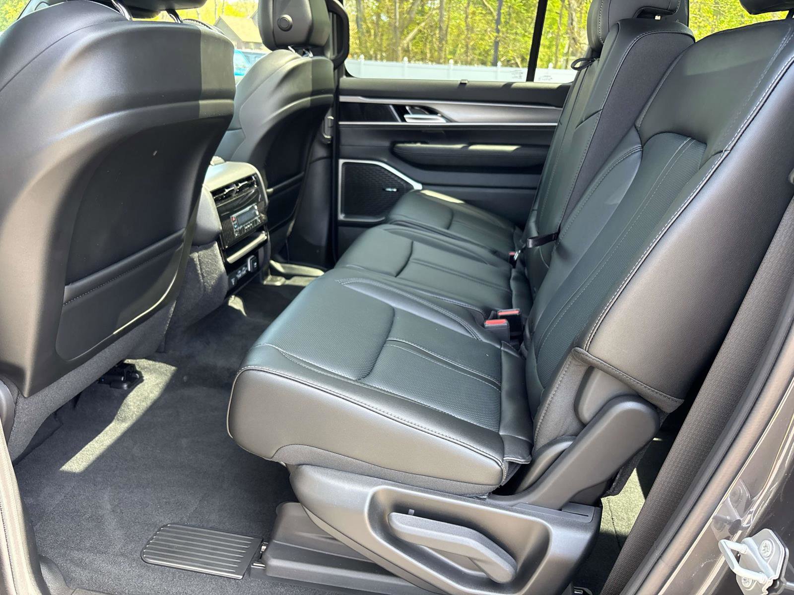 New 2025 Jeep Wagoneer 4WD w/ Convenience Group I image 7