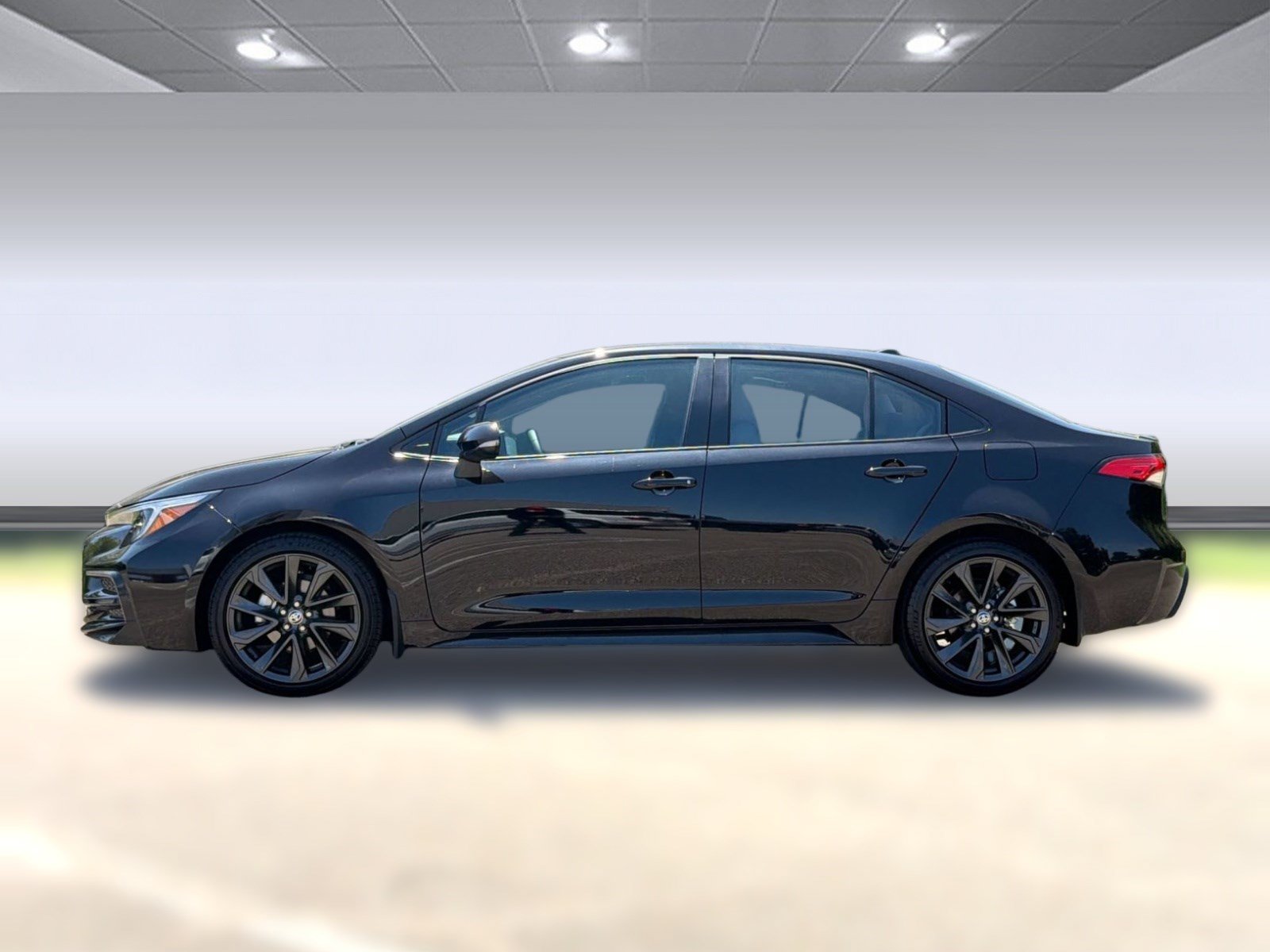 Used 2026 Toyota Corolla SE FWD image 2