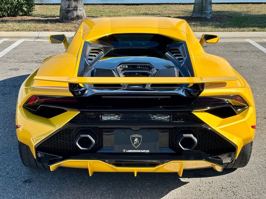 Used 2023 Lamborghini Huracan Tecnica image 6