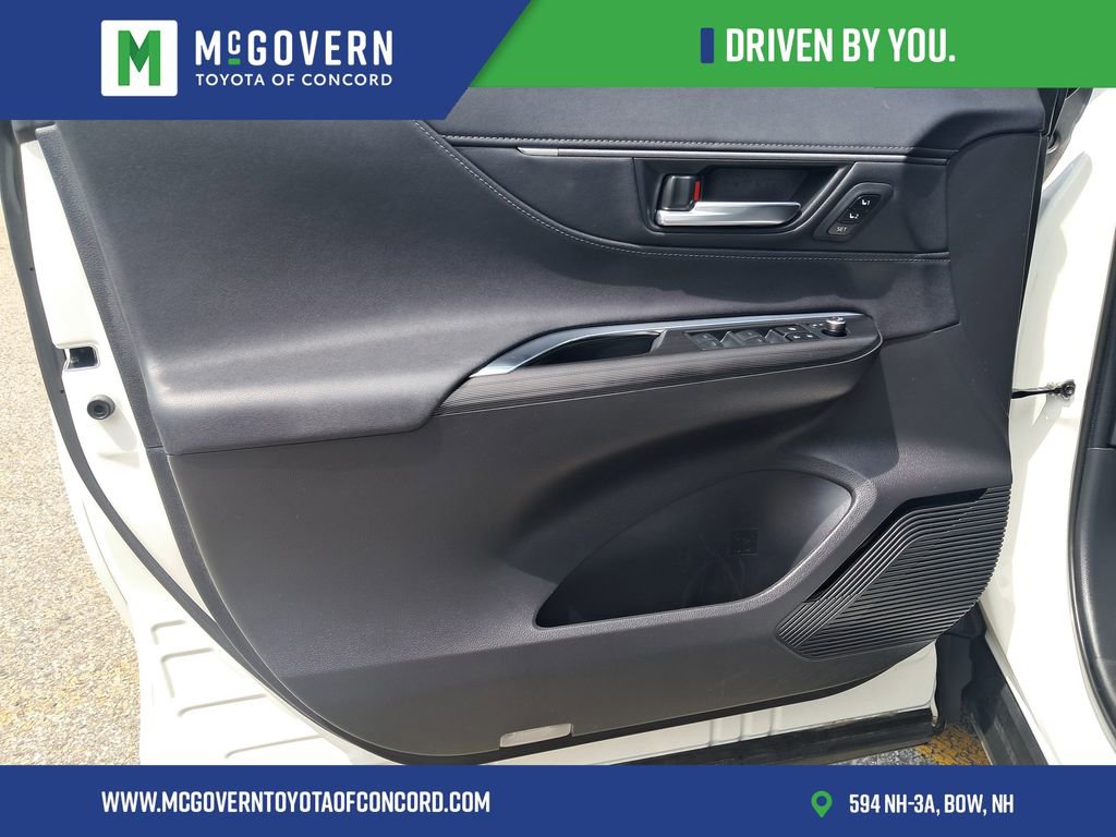 Used 2022 Toyota Venza AWD/4WD image 12