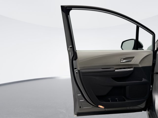 Used 2023 Toyota Sienna XLE image 9