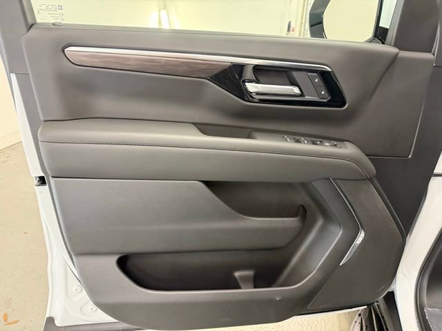 New 2026 Chevrolet Suburban LS image 13