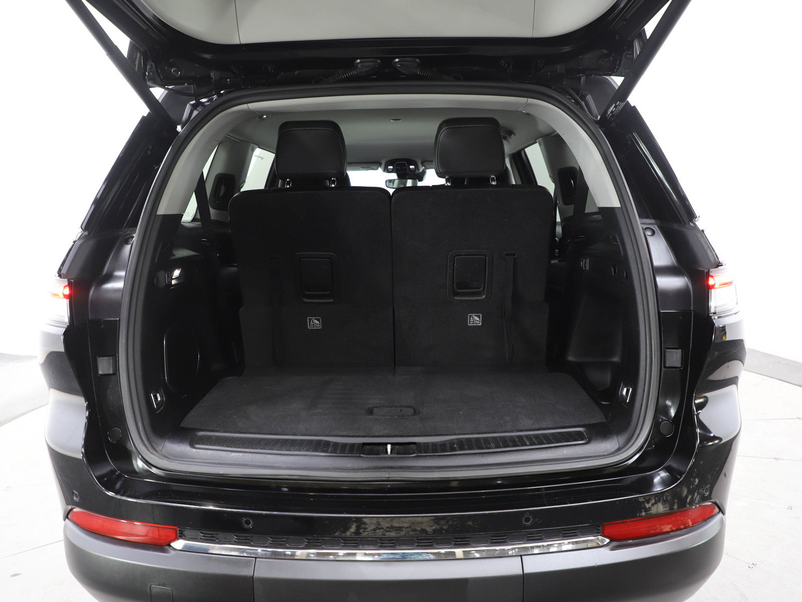 Used 2021 Jeep Grand Cherokee L Limited AWD/4WD image 14