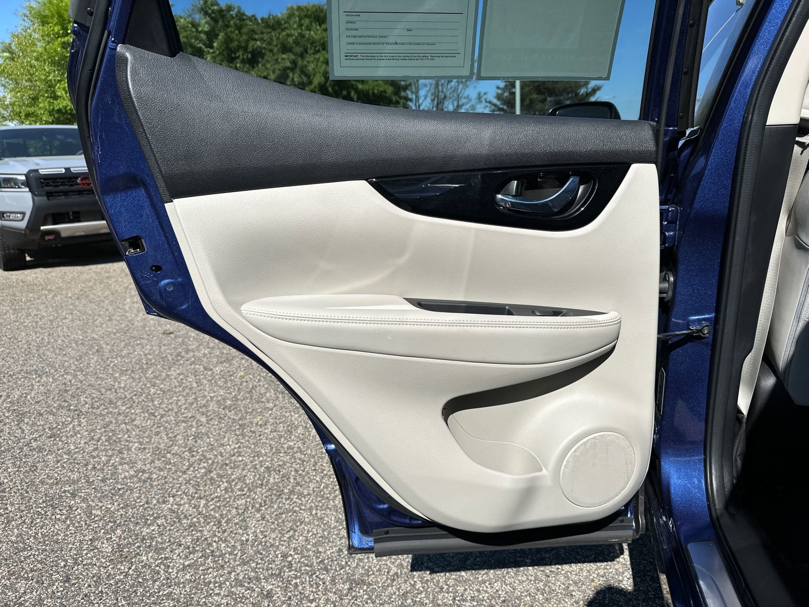 Used 2022 Nissan Rogue Sport SV w/ Technology Package image 19