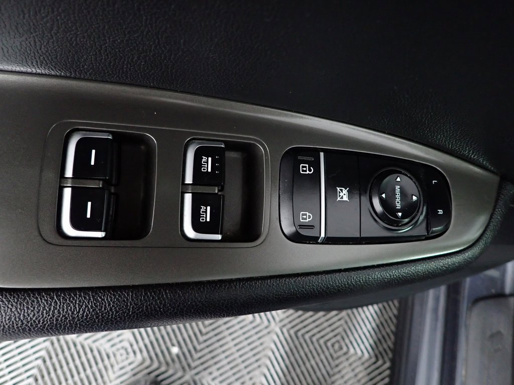 Used 2020 Kia Optima SE image 17