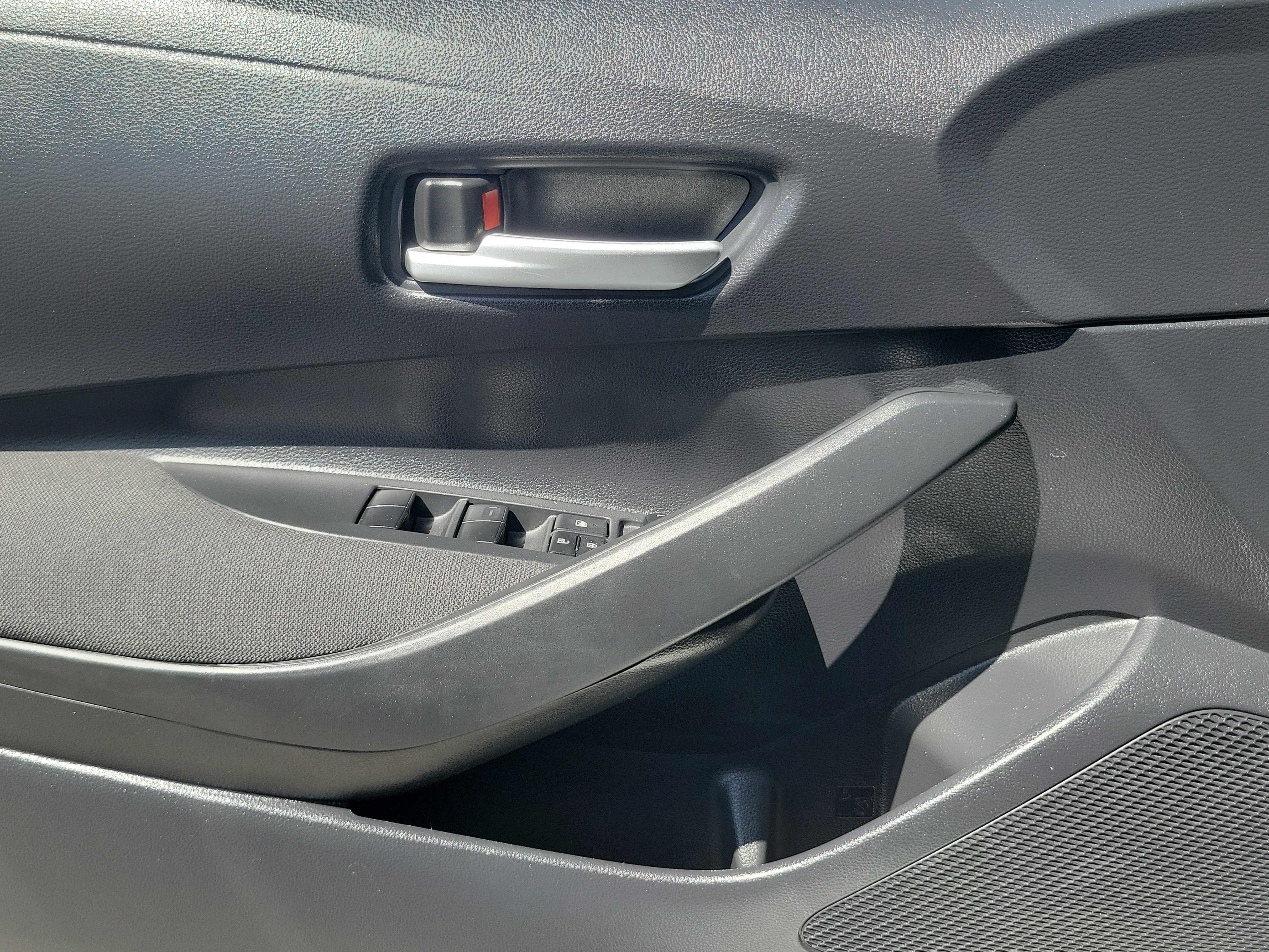 Used 2021 Toyota Corolla LE image 18