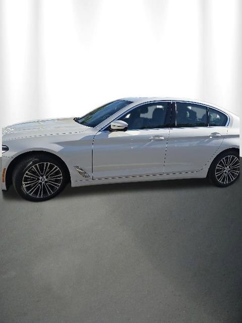 Used 2019 BMW 530i xDrive w/ Convenience Package AWD/4WD image 4