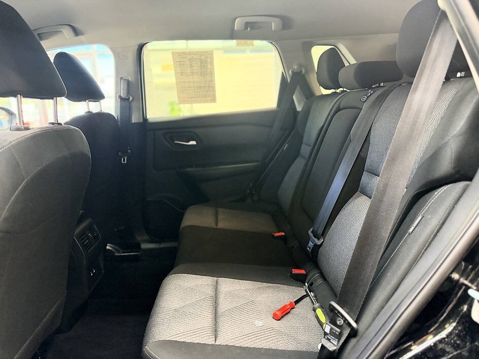 Used 2025 Nissan Rogue SV FWD image 19