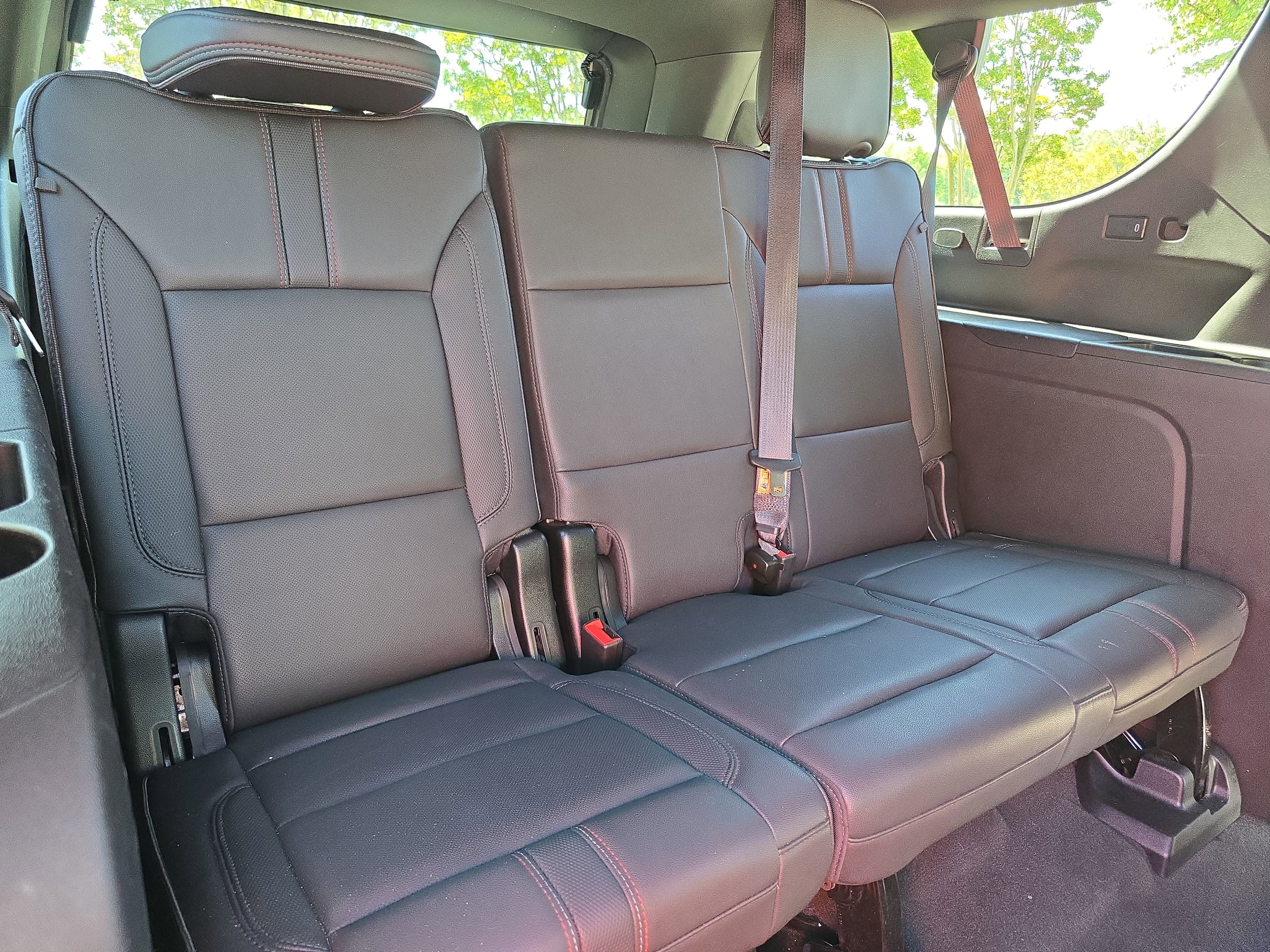 Used 2023 Chevrolet Suburban RST w/ Luxury Package AWD/4WD image 12