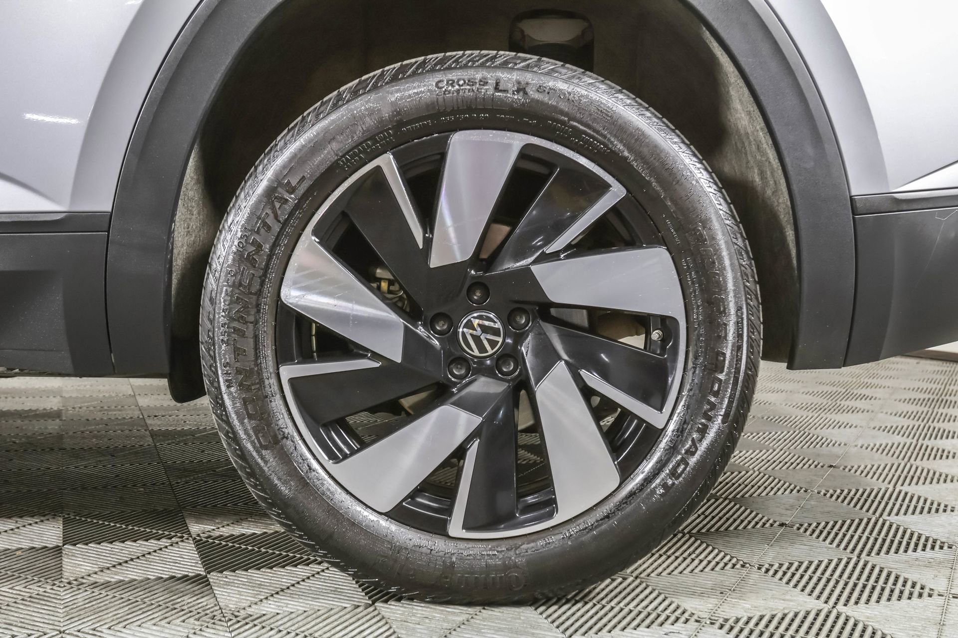 Used 2024 Volkswagen Atlas Cross Sport SE image 19