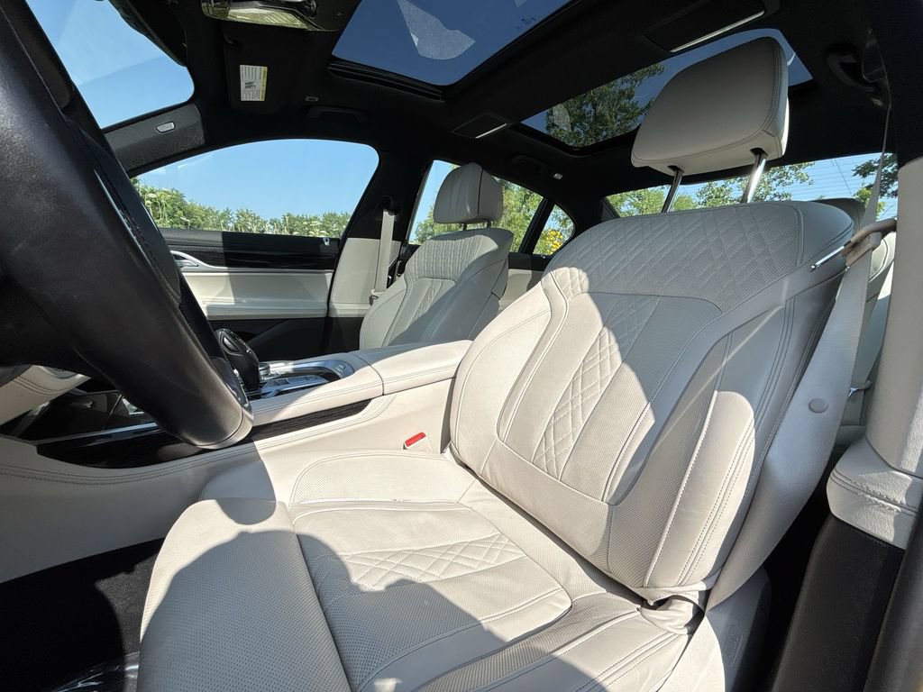 Used 2021 BMW 740i xDrive w/ Autobahn Package AWD/4WD image 13