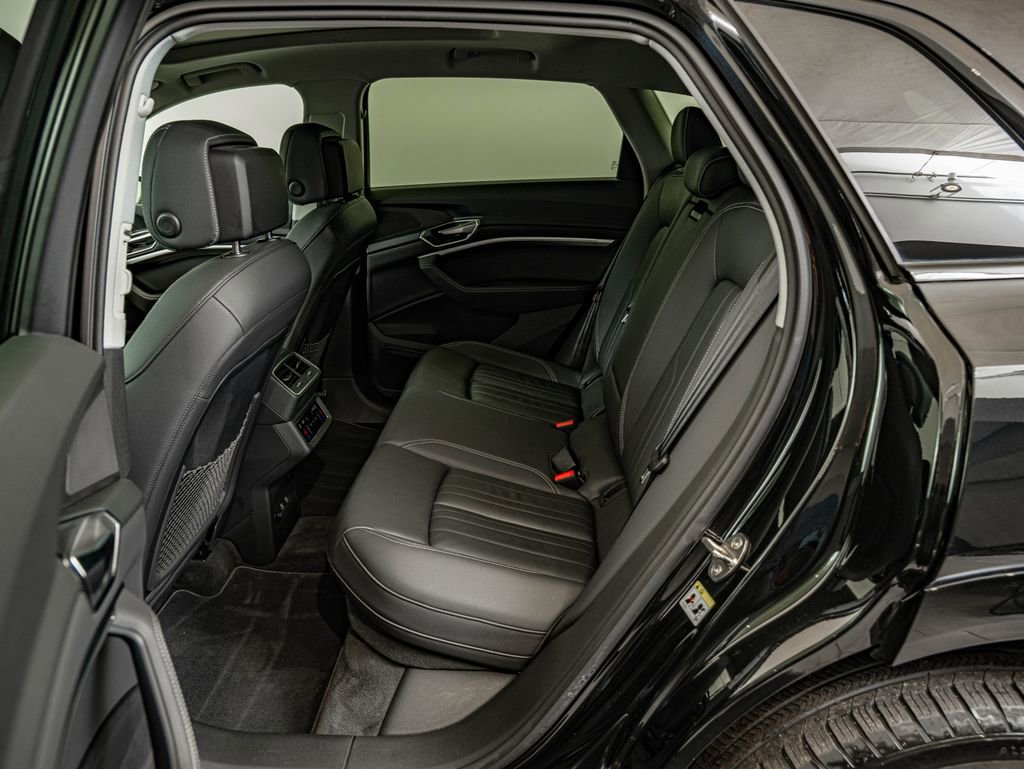 Used 2021 Audi e-tron Premium w/ Convenience Plus Package AWD/4WD image 32