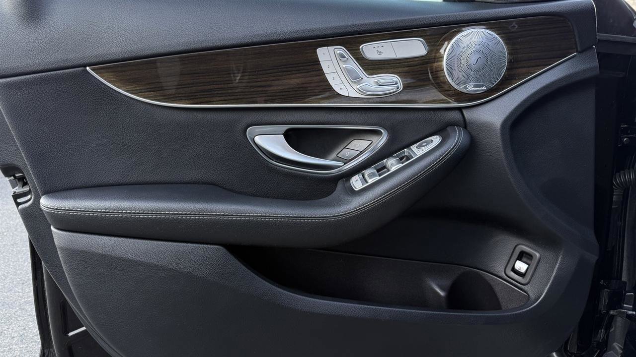 Used 2017 Mercedes-Benz C 300 4MATIC Sedan image 26