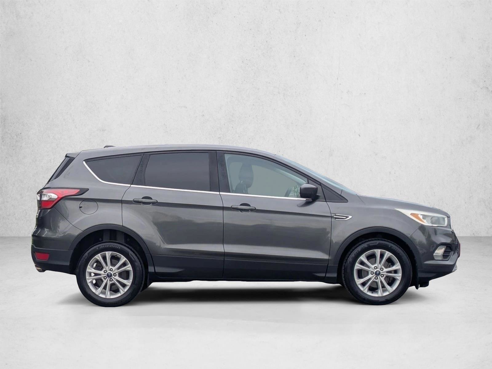 Used 2017 Ford Escape SE FWD image 4