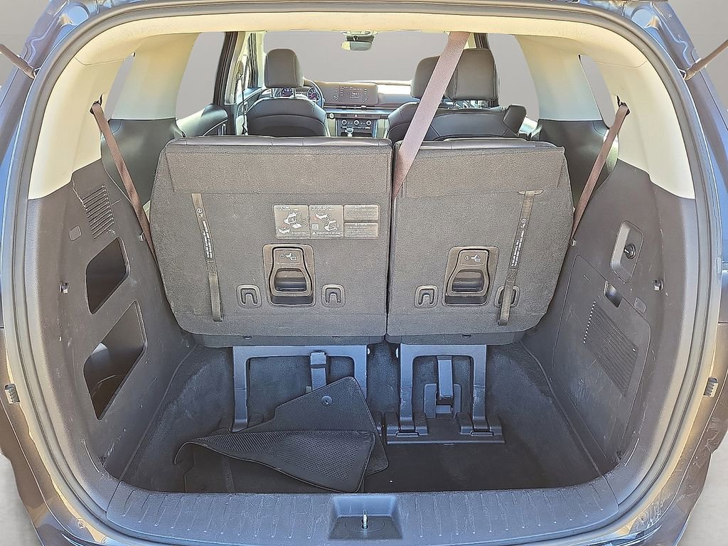 Used 2024 Kia Carnival LX image 13