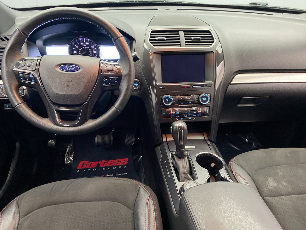Used 2019 Ford Explorer XLT w/ Equipment Group 202A AWD/4WD image 15