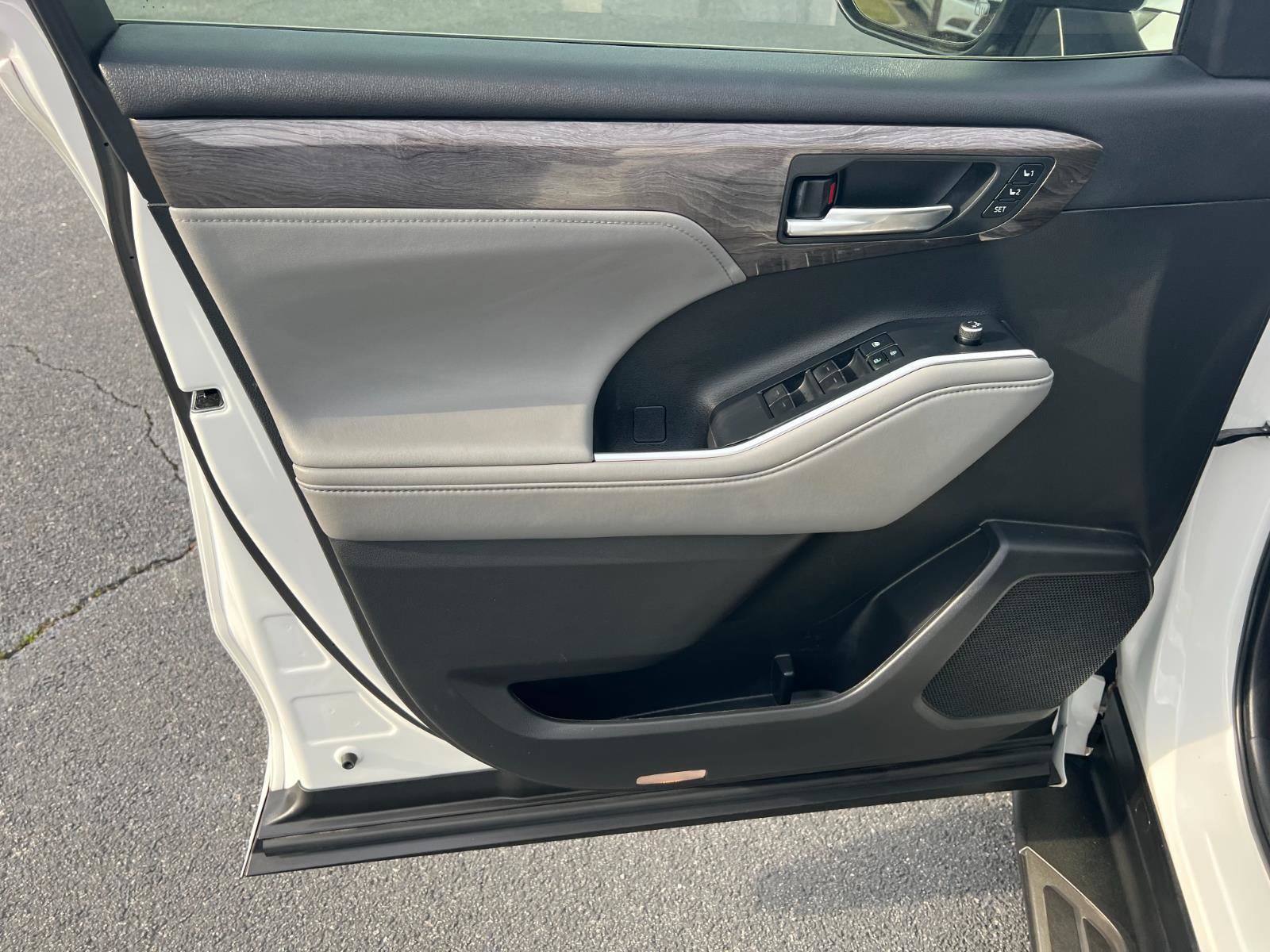 Used 2022 Toyota Highlander Platinum image 17