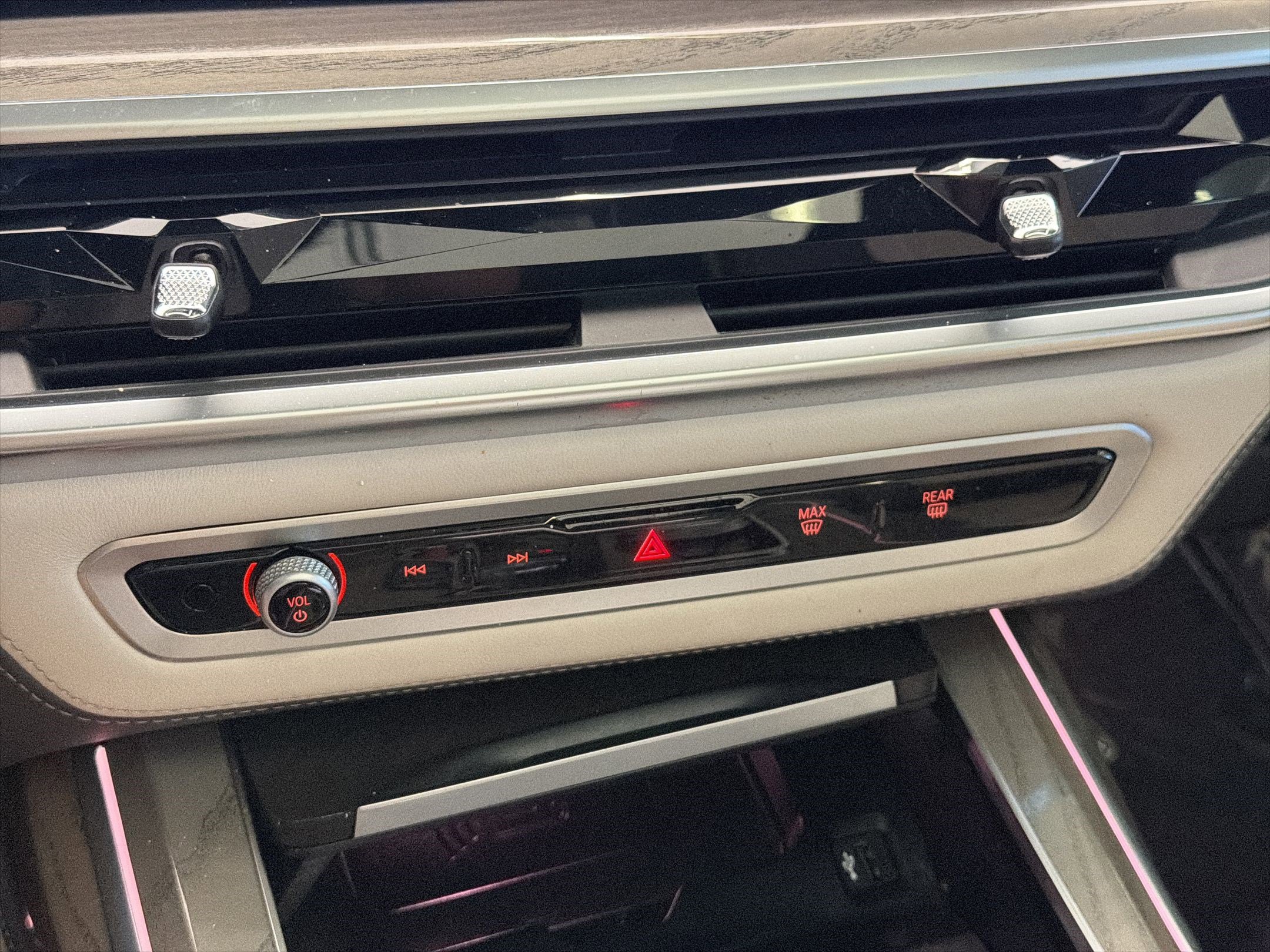 Certified 2025 BMW X7 M60i AWD/4WD image 18