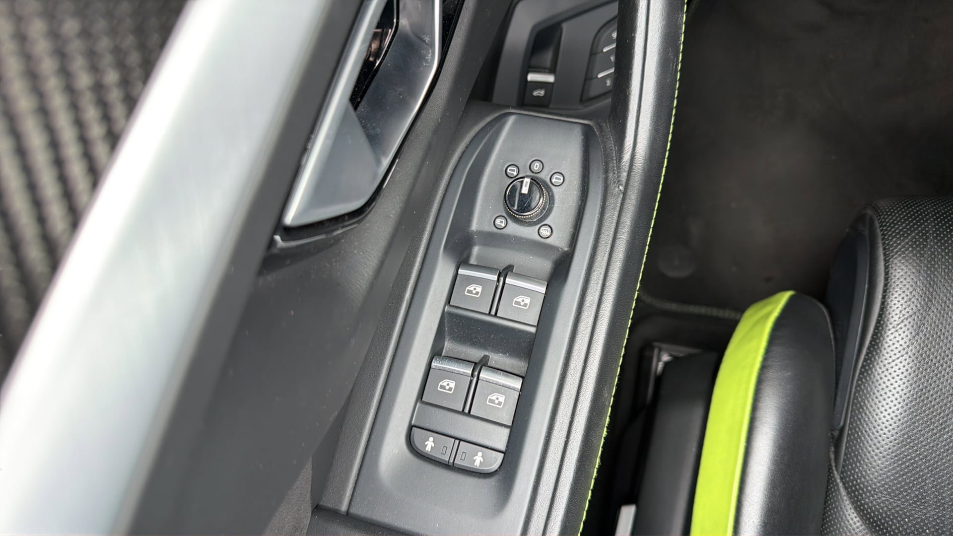 Used 2020 Lamborghini Urus AWD/4WD image 18