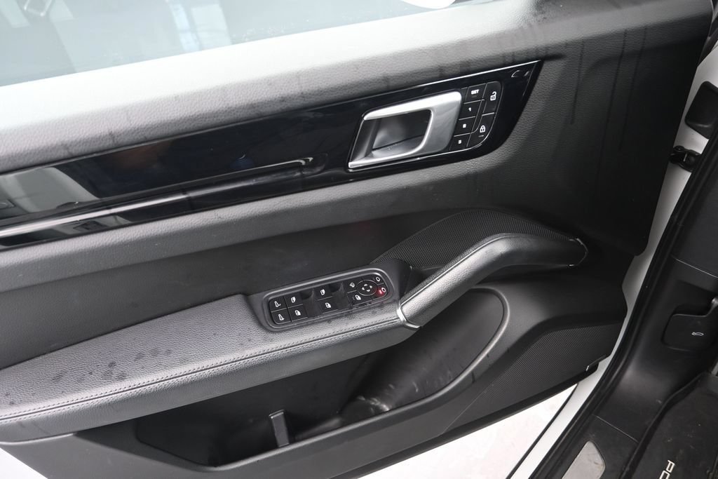 Used 2022 Porsche Cayenne AWD/4WD image 21