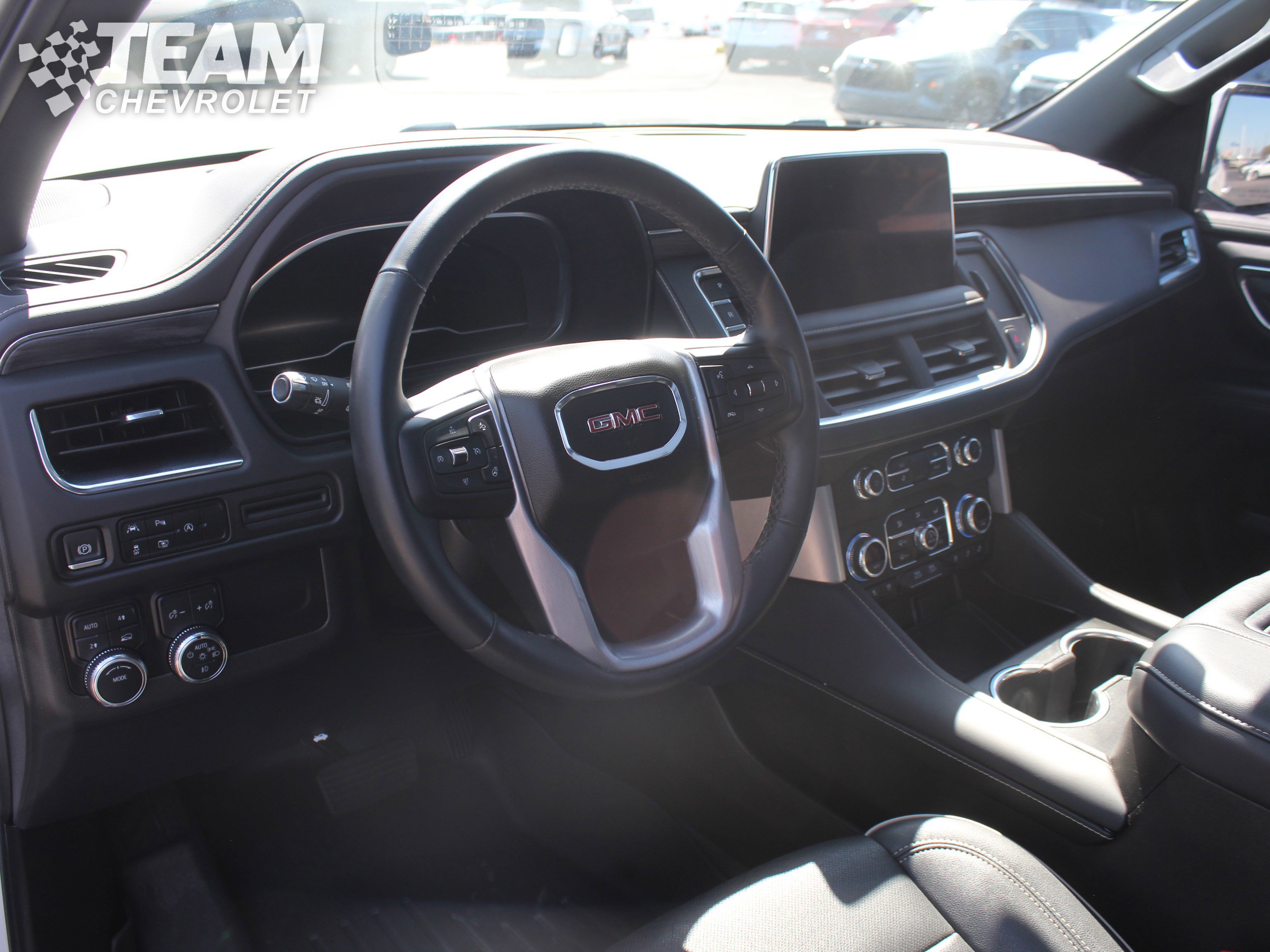 Used 2023 GMC Yukon SLT w/ SLT Luxury Package AWD/4WD image 13