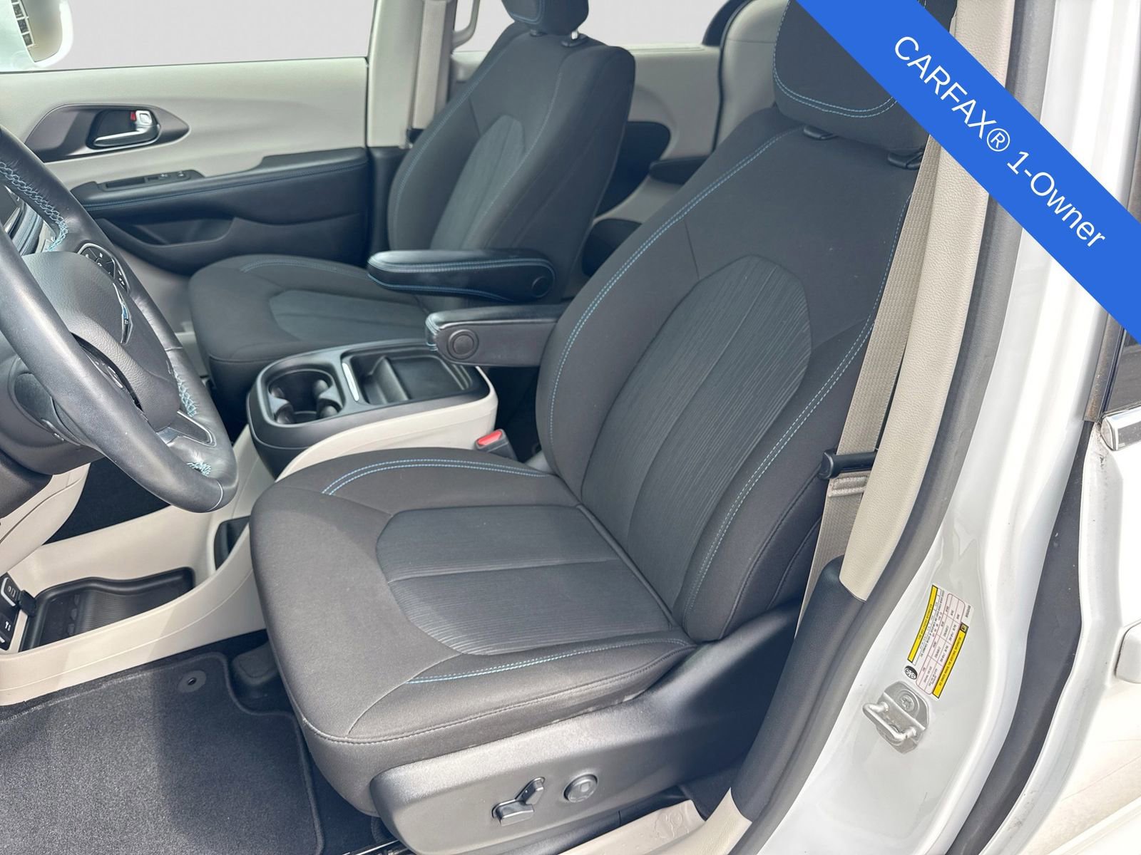 Used 2021 Chrysler Pacifica Touring w/ Cold Weather Group FWD image 19