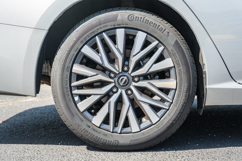 Used 2025 Nissan Altima 2.5 SV FWD image 13